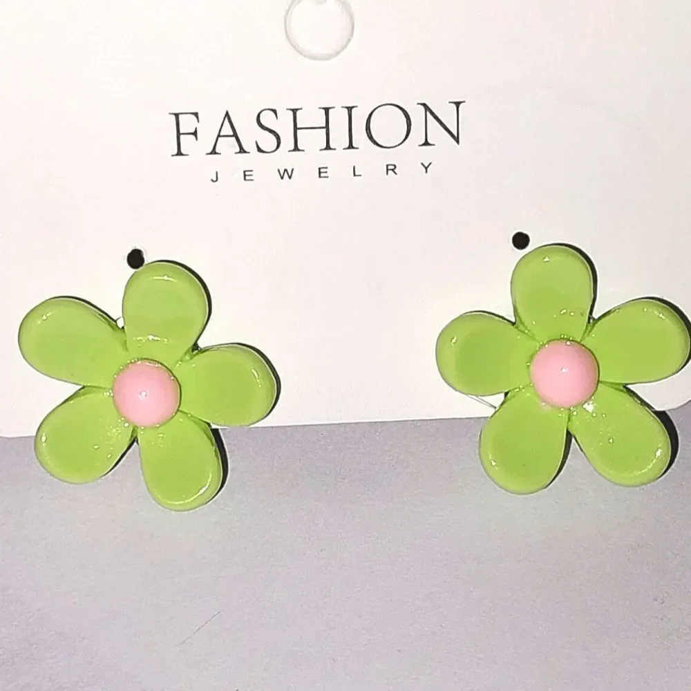 Beautiful girls green floral clip-on earrings for kids - Picture 3 of 6